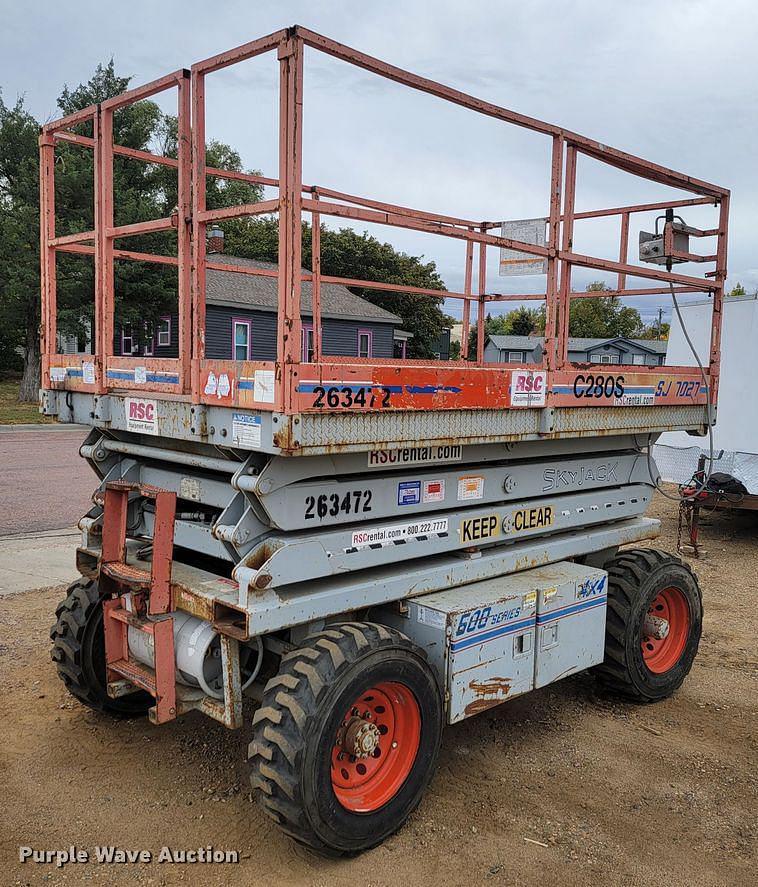 Tractor Zoom - 1998 Sky Jack SJ-7027