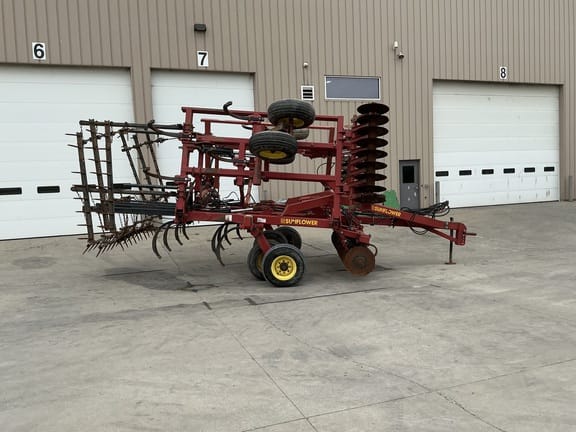 1998 Sunflower 4232 Equipment Image0