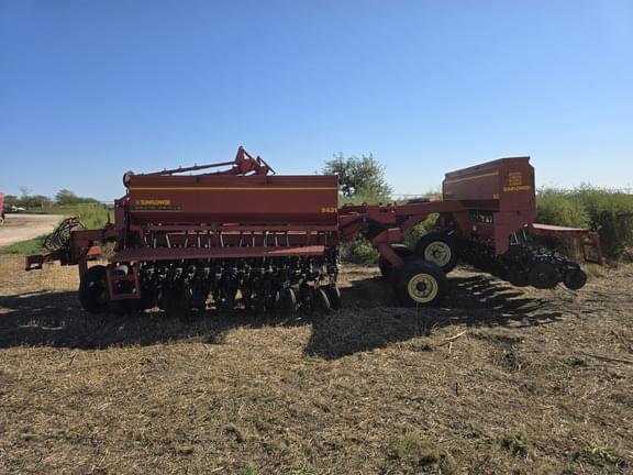 Image of Sunflower 9431 equipment image 1
