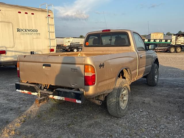 Image of Toyota Tacoma equipment image 2