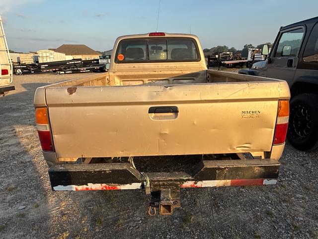 Image of Toyota Tacoma equipment image 4