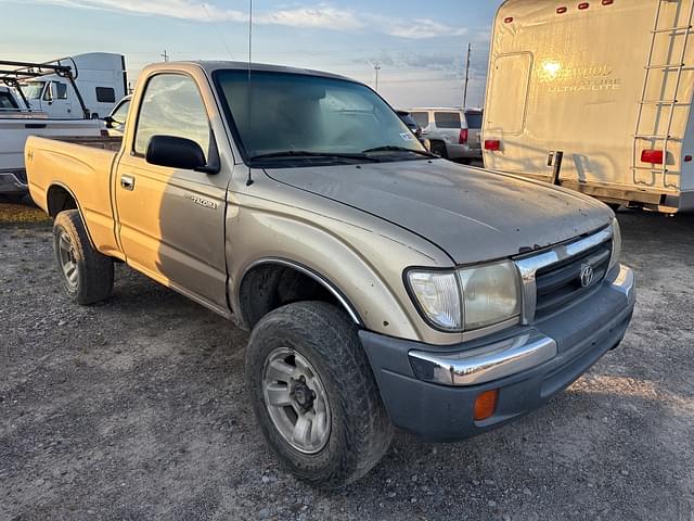 Image of Toyota Tacoma equipment image 1