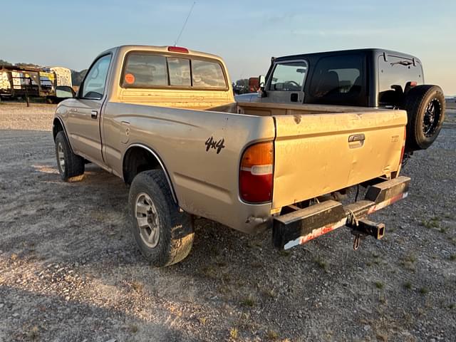Image of Toyota Tacoma equipment image 3
