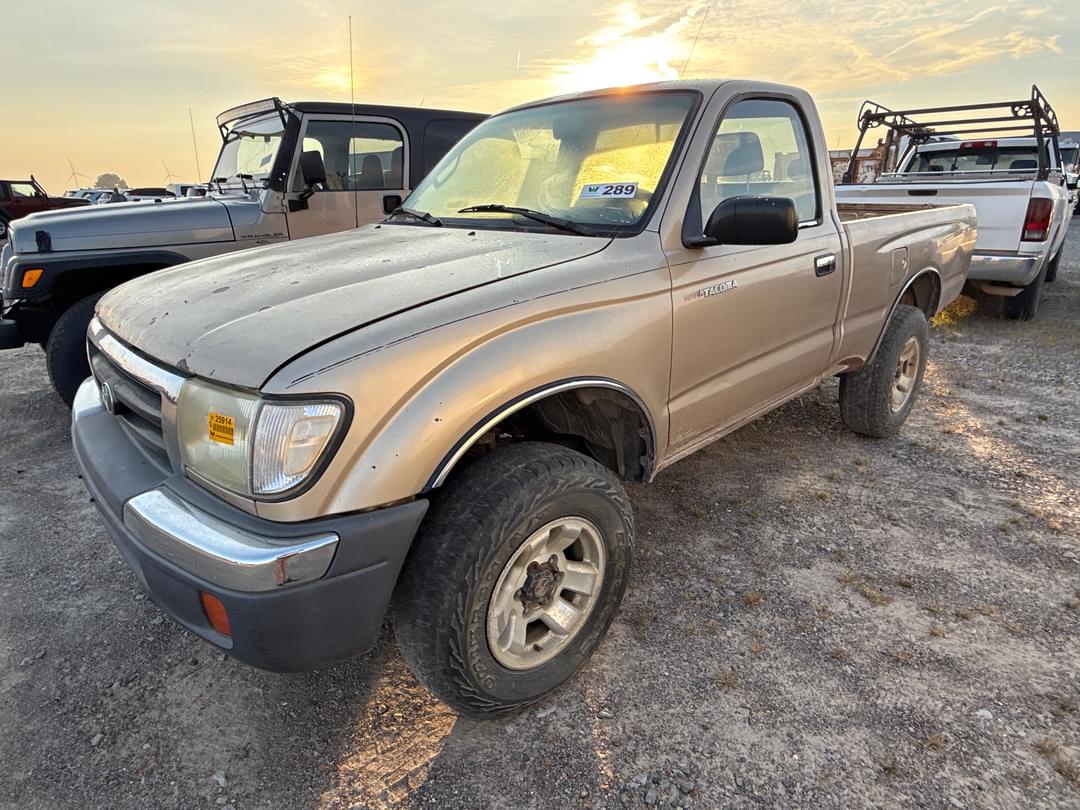 Image of Toyota Tacoma Primary image