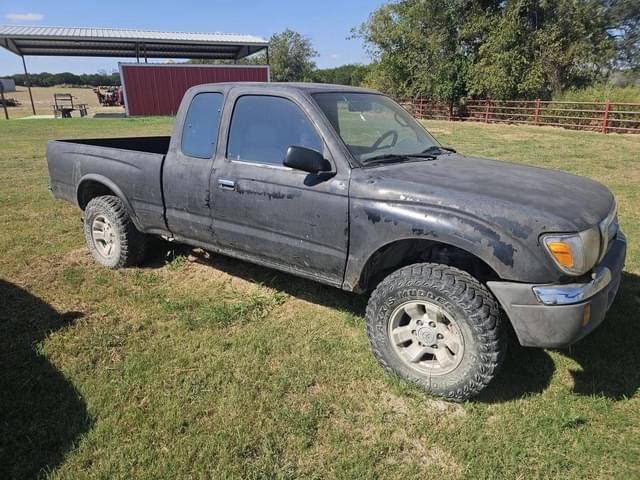 Image of Toyota Tacoma equipment image 2