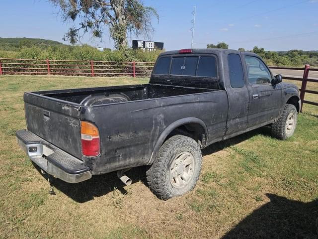 Image of Toyota Tacoma equipment image 3