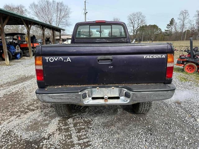 Image of Toyota Tacoma equipment image 3