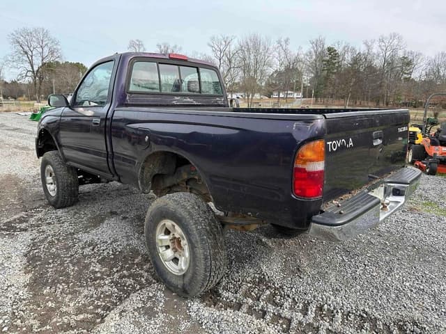 Image of Toyota Tacoma equipment image 2