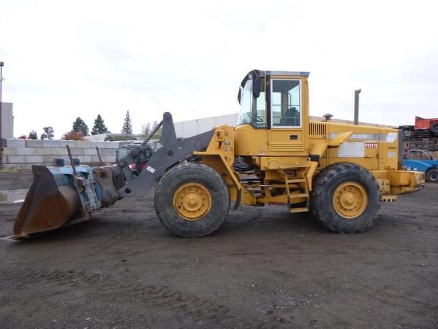 Image of Volvo L90C equipment image 4