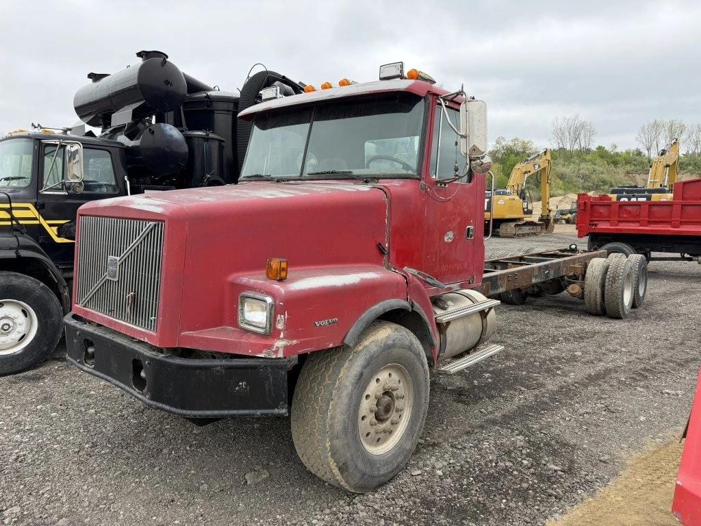 1998 Volvo M11 Equipment Image0