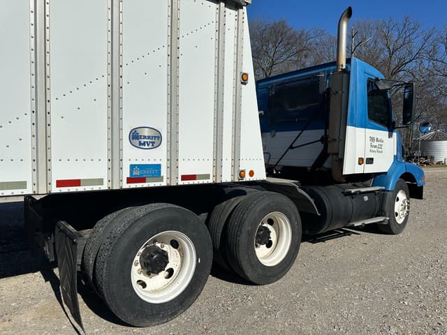 Image of Volvo VN equipment image 2