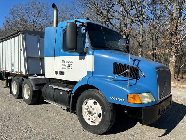 Image of Volvo VN equipment image 1