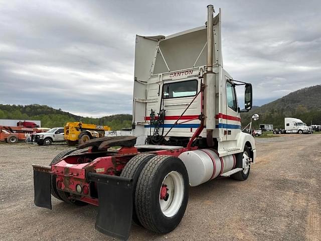 Image of Volvo VN equipment image 4