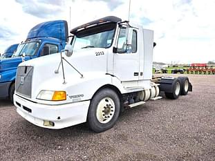 1998 Volvo VNL64 Equipment Image0