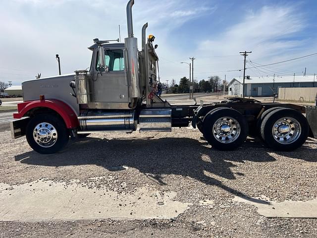 Image of Western Star 4900 equipment image 2