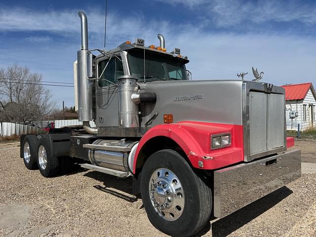 Image of Western Star 4900 equipment image 1