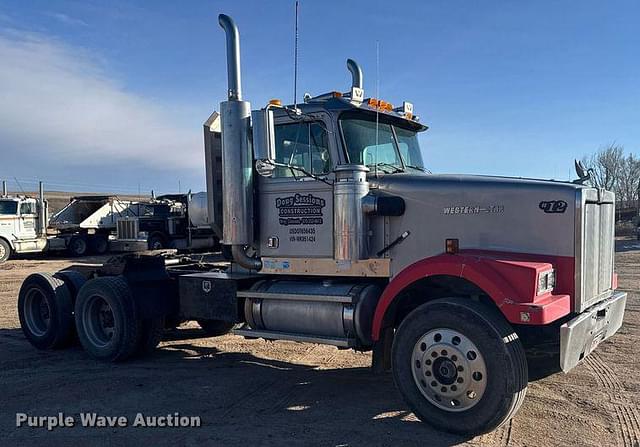 Image of Western Star 4964F equipment image 2