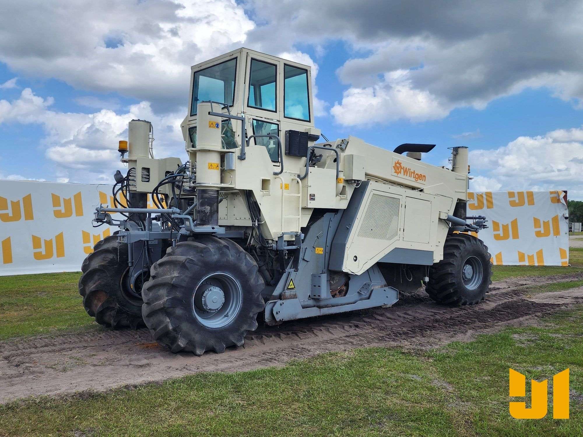 1998 Wirtgen WR2500 Equipment Image0