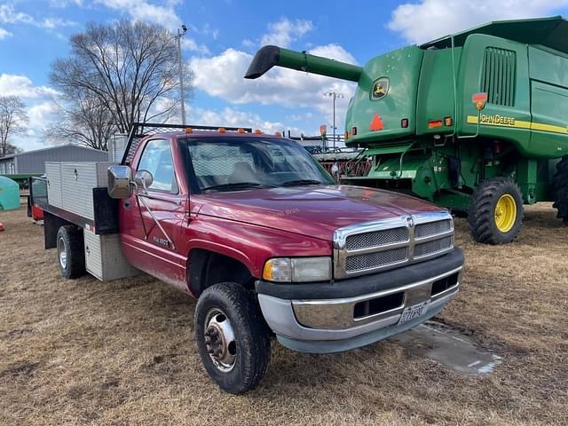 Image of Dodge Ram 3500 equipment image 2