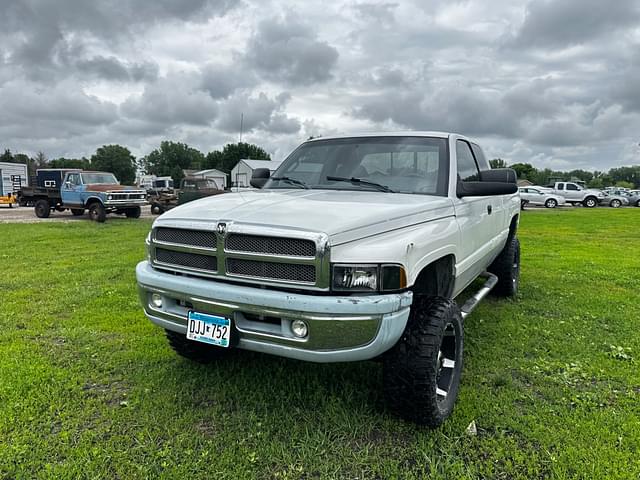 Image of Dodge Ram 2500 equipment image 2