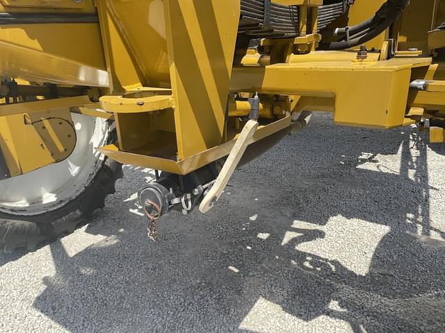 Image of Ag-Chem RoGator 854 equipment image 4