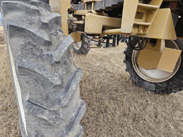 Image of Ag-Chem RoGator 554 equipment image 2