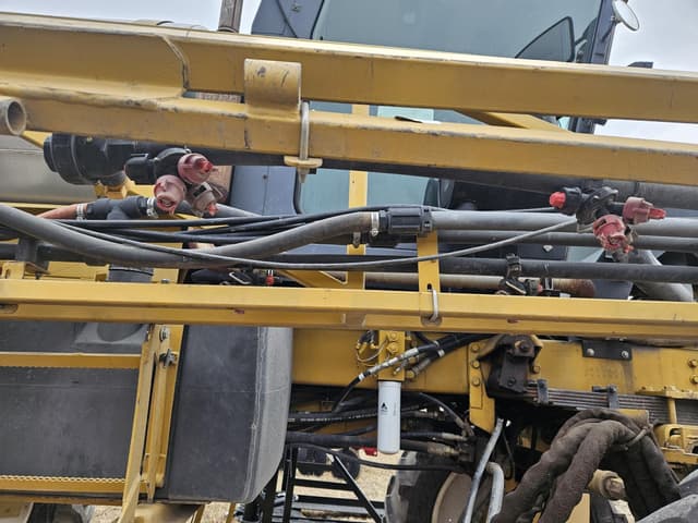 Image of Ag-Chem RoGator 554 equipment image 4