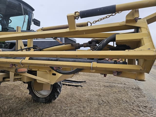 Image of Ag-Chem RoGator 554 equipment image 3
