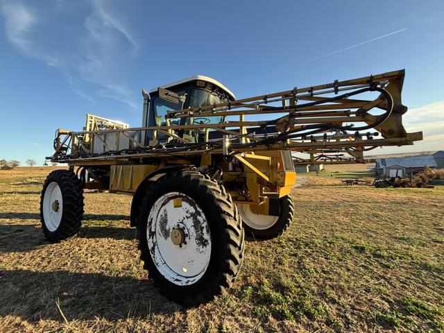 Image of Ag-Chem RoGator 854 equipment image 4
