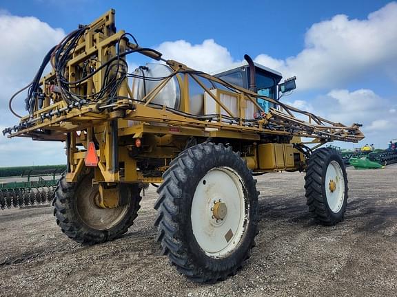 Image of Ag-Chem RoGator 854 equipment image 4