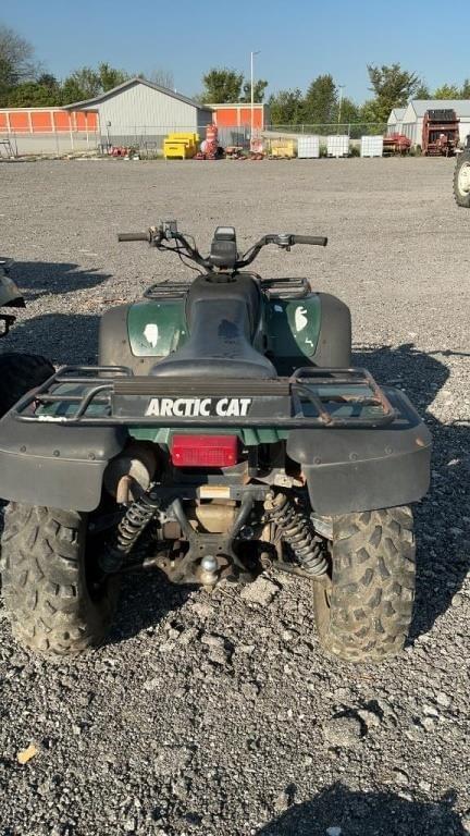 Image of Arctic Cat 300 equipment image 3