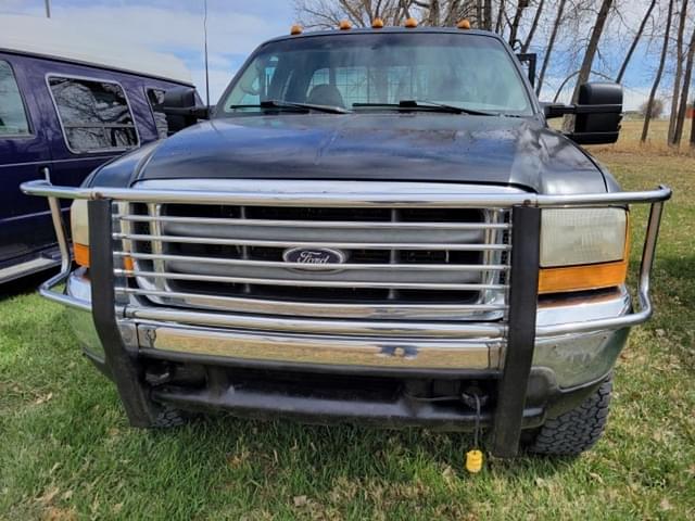 Image of Ford F-350 equipment image 1