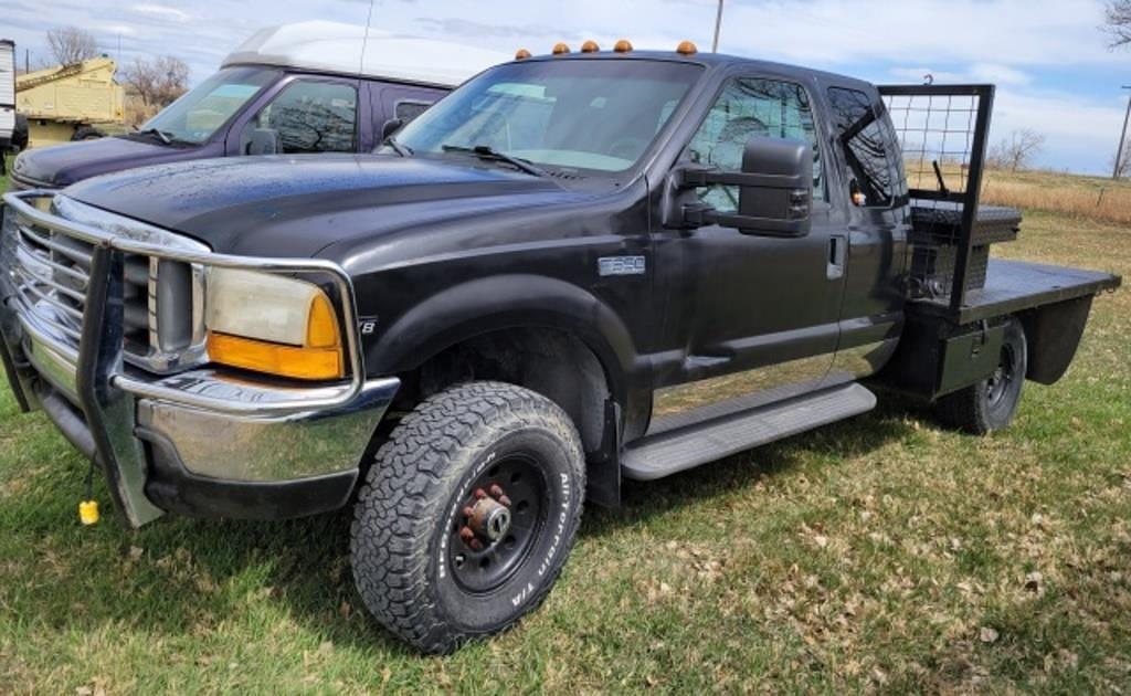 Image of Ford F-350 Primary image