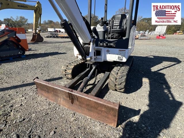 Image of Bobcat 331 equipment image 3