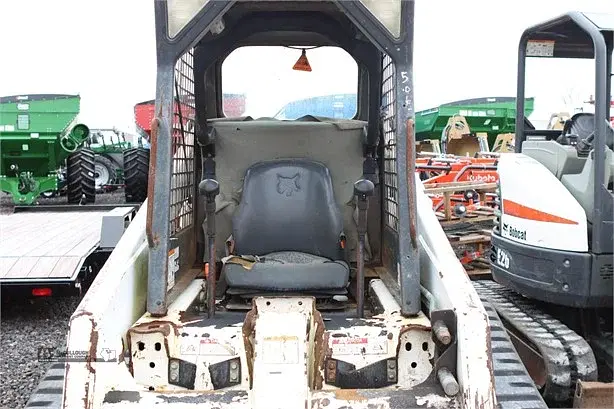 Image of Bobcat 864 equipment image 3