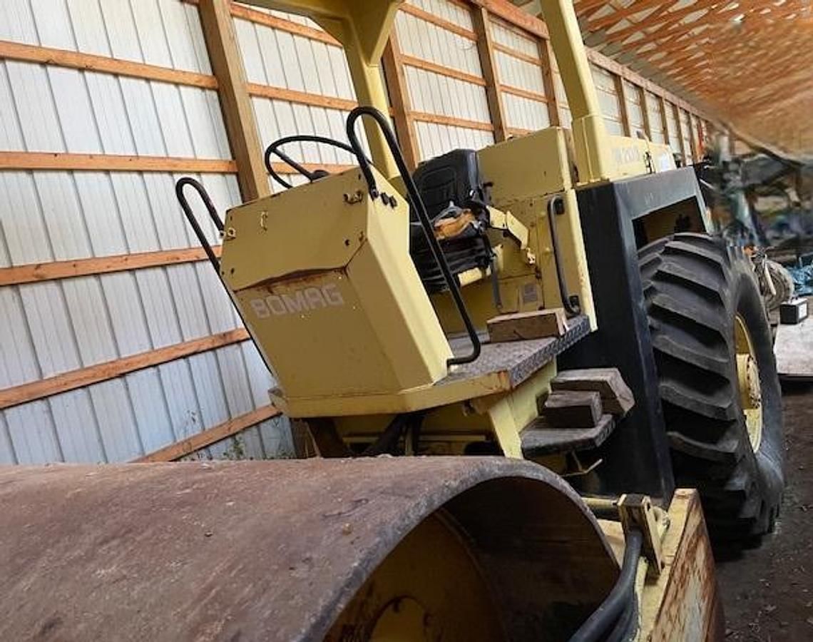 1999 Bomag BW213D Equipment Image0