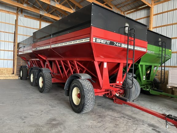 1999 Brent 744 Equipment Image0