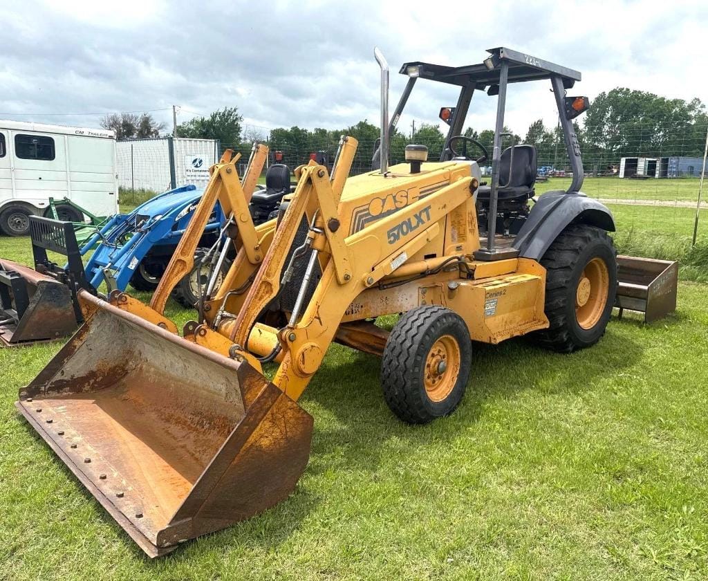 1999 Case 570LXT Equipment Image0