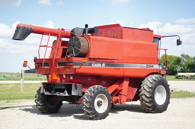 Image of Case IH 2344 equipment image 4