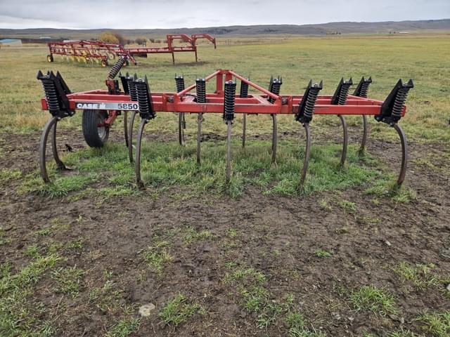 Image of Case IH 5850 equipment image 3