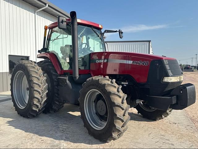 Image of Case IH MX240 equipment image 2
