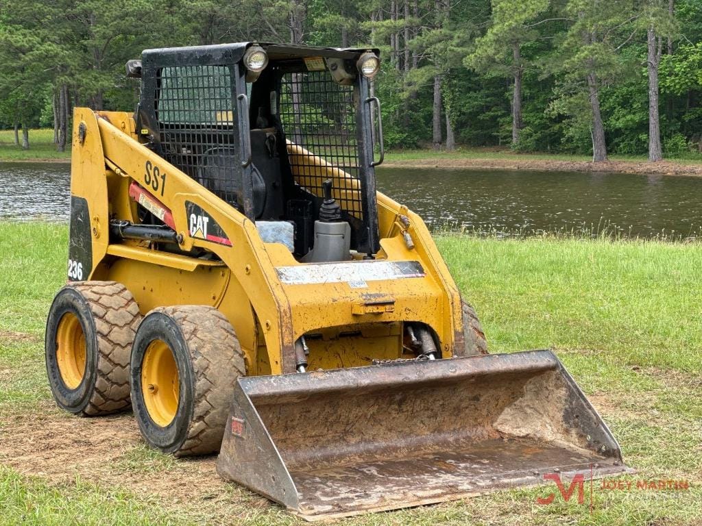 Main image Caterpillar 236