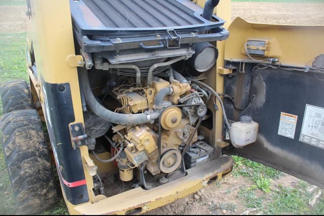 Image of Caterpillar 226 equipment image 4