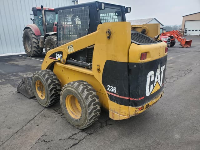 Image of Caterpillar 236 equipment image 4