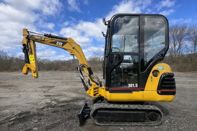Image of Caterpillar 301.5 equipment image 4