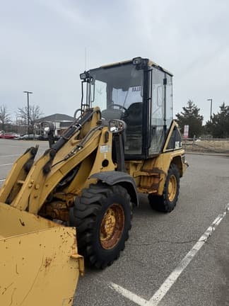 Image of Caterpillar 902 equipment image 1