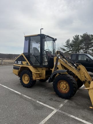 1999 Caterpillar 902 Equipment Image0