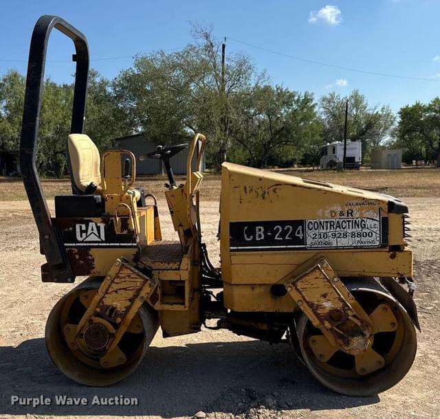 Image of Caterpillar CB-224C equipment image 3