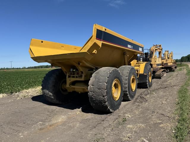 Image of Caterpillar D400E Series II equipment image 3