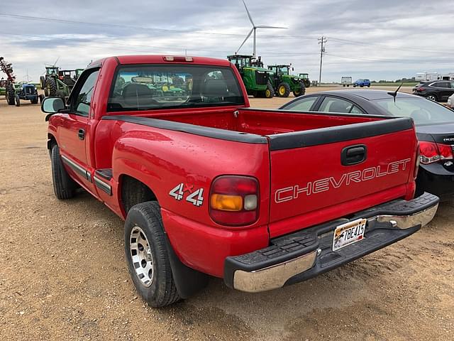 Image of Chevrolet Silverado equipment image 4